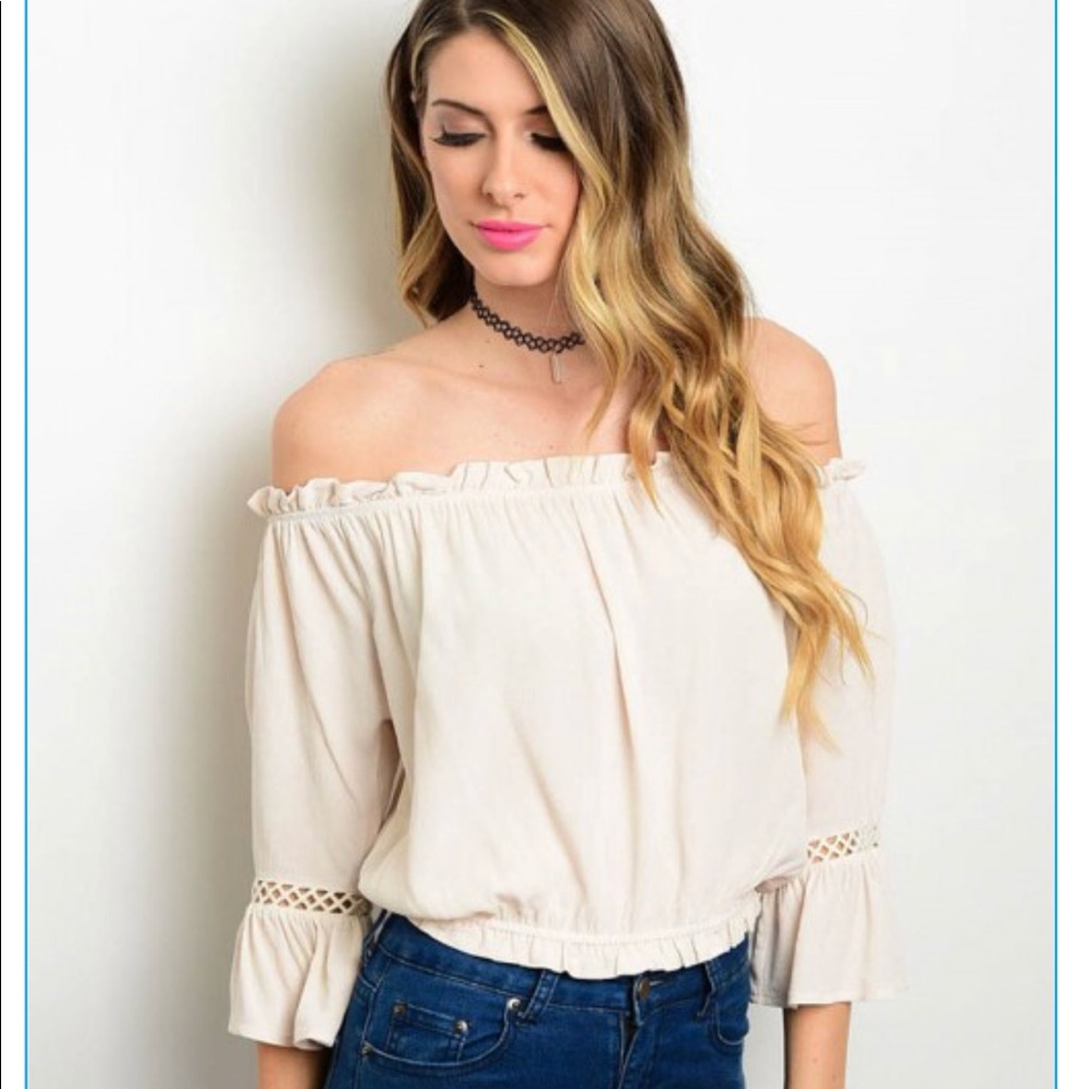 ☕️Lovely Off the Shoulder Cropped Top 🌟 Sale